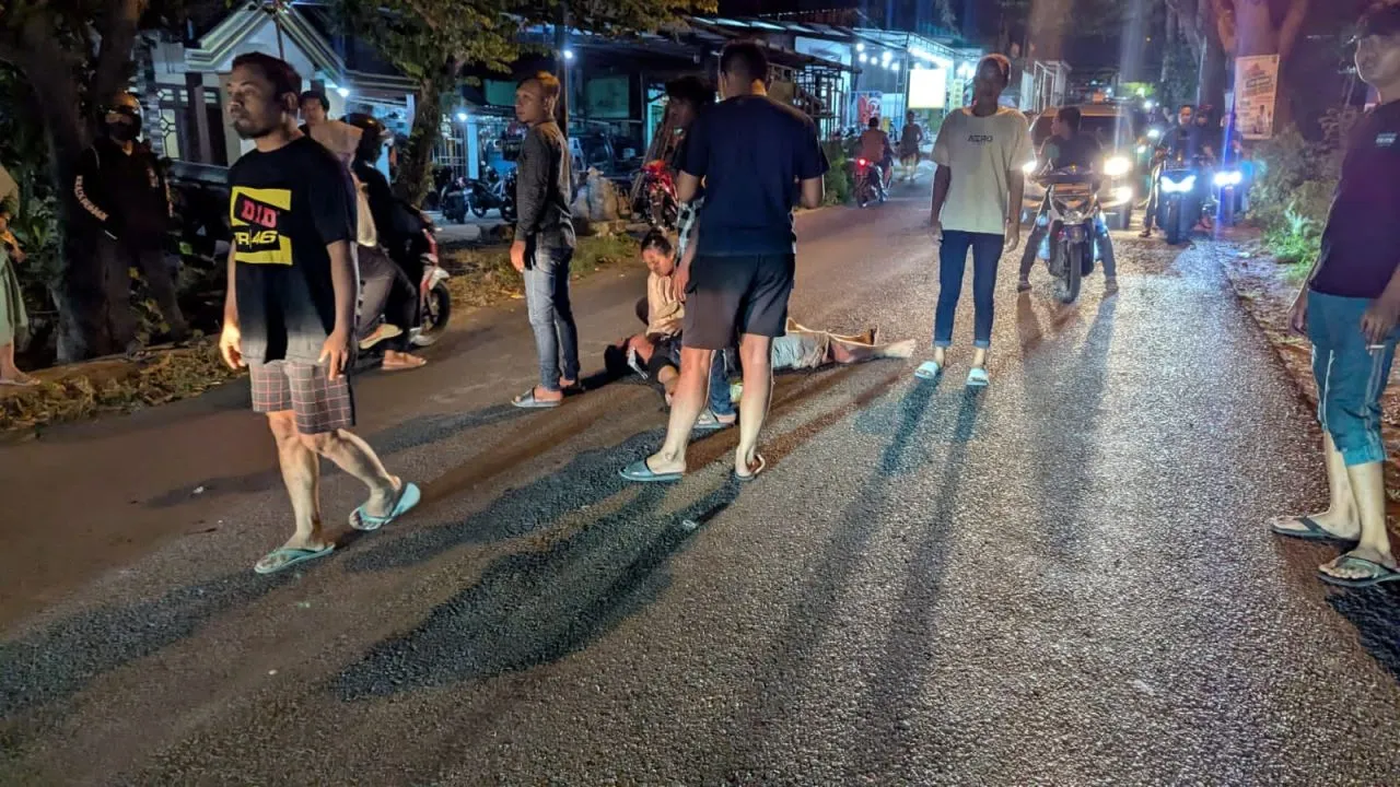 Hindari Kucing Nyebrang, Pemotor Vixion Jatuh di Jalan Raya Petiken