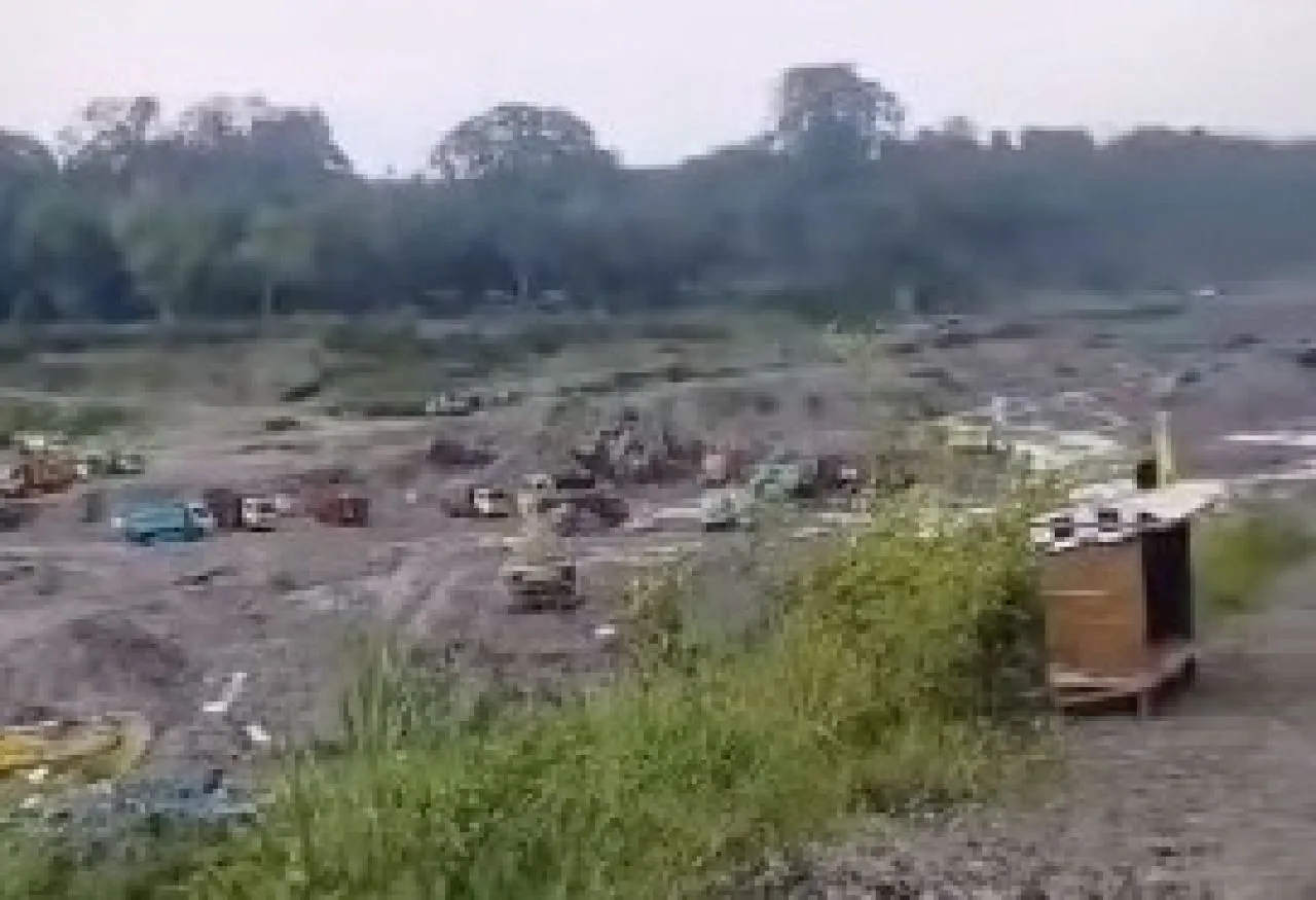 Penambang Pasir di Sungai Putih Gunung Gedang Disidang