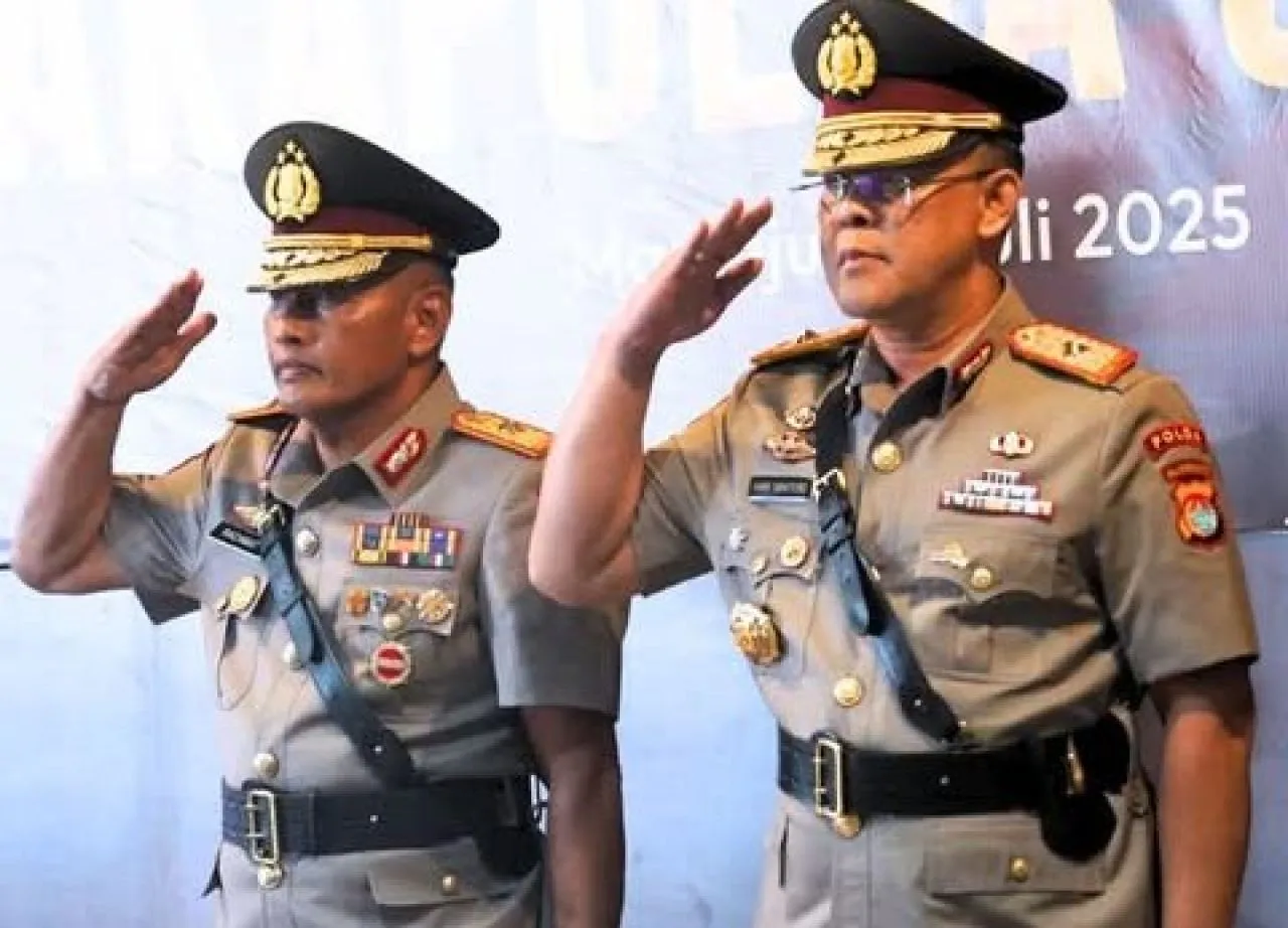 Sertijab Wakapolda Sulawesi Barat, dari Brigjen Pol Rachmat Pamudji ke Brigjen Pol Hari Santoso