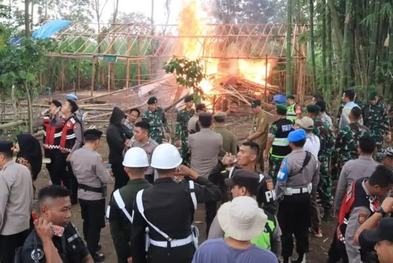 Aparat Gabungan Grebek Judi Sabung Ayam di Desa Wonorejo
