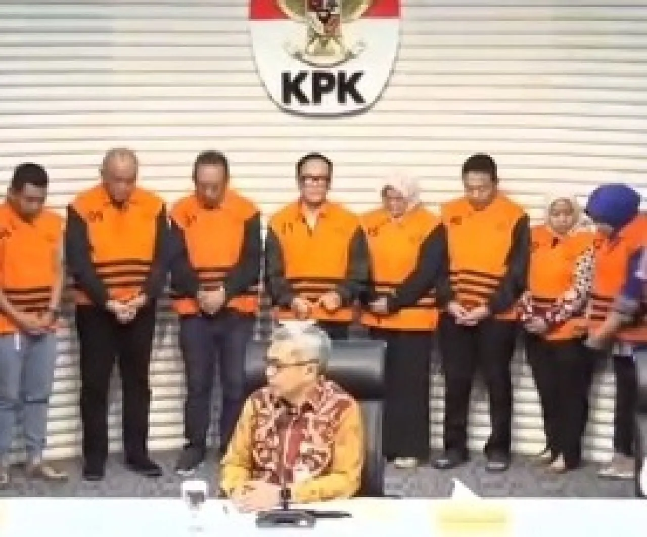 Noel Terlihat Sedih Memakai Rompi Oranye