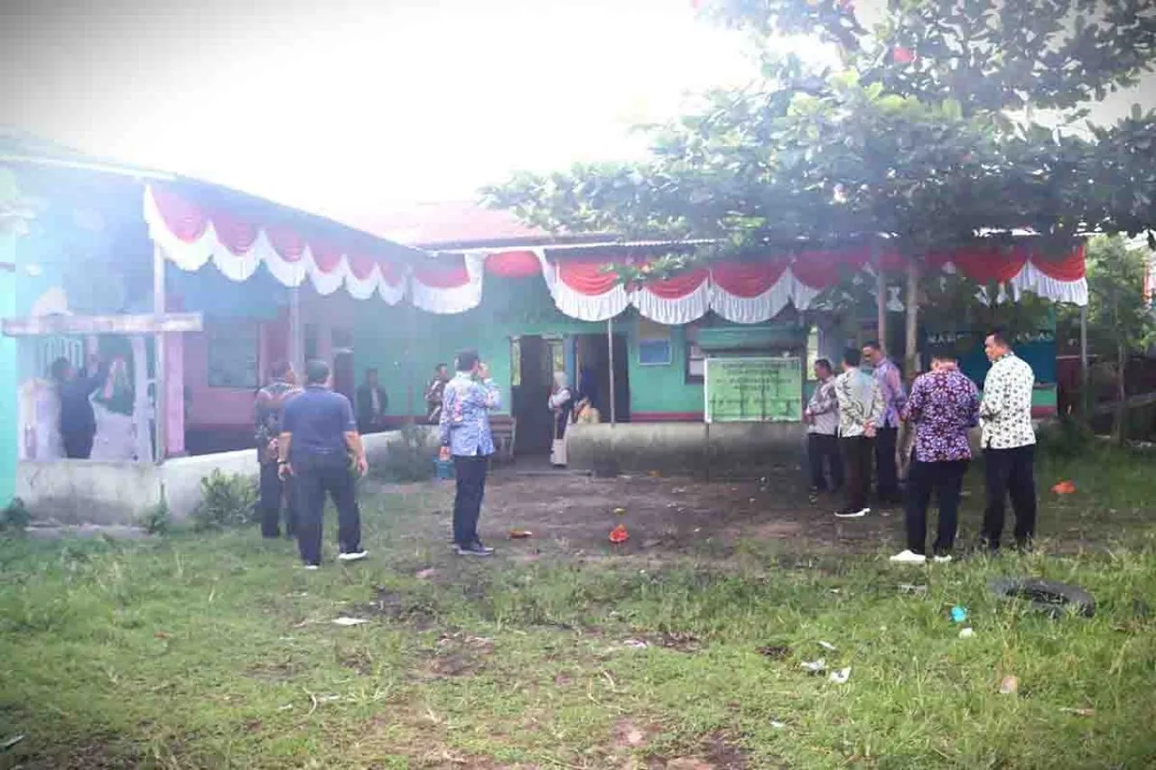Tulisan Madrasah di Ujung Sampah Membuat Kemenag Turunkan Pasukan