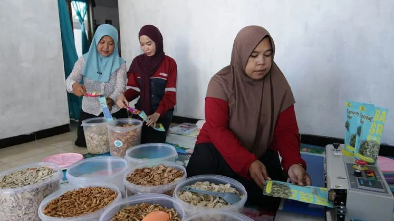 PT Sumber Segara Primadaya dan PLTU Cilacap Berdayakan UMKM Desa Menganti