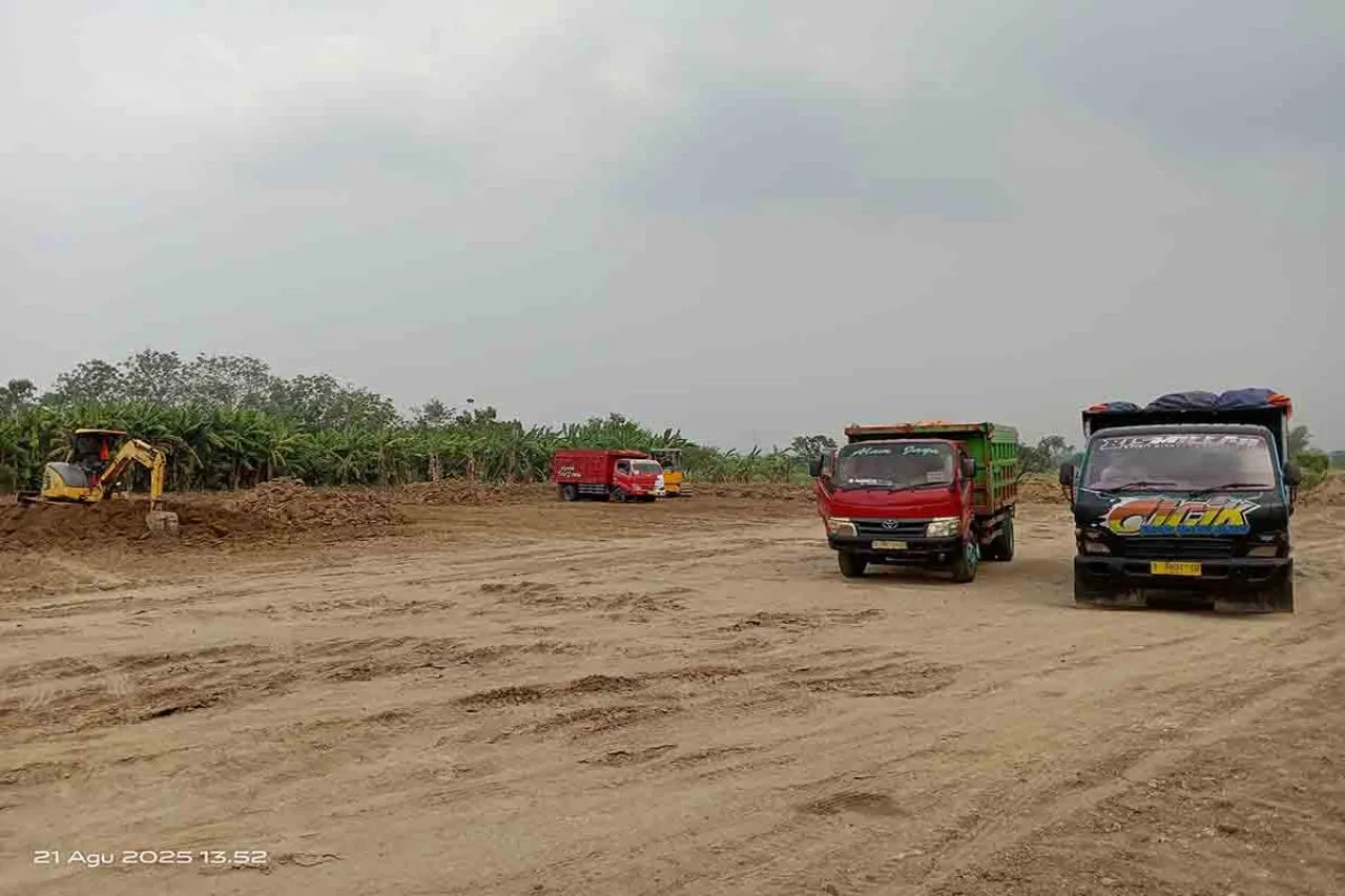 Proyek Diskoperindag Gresik Digrebek Polres, Sumber Material Urug dan Solar Diselidiki