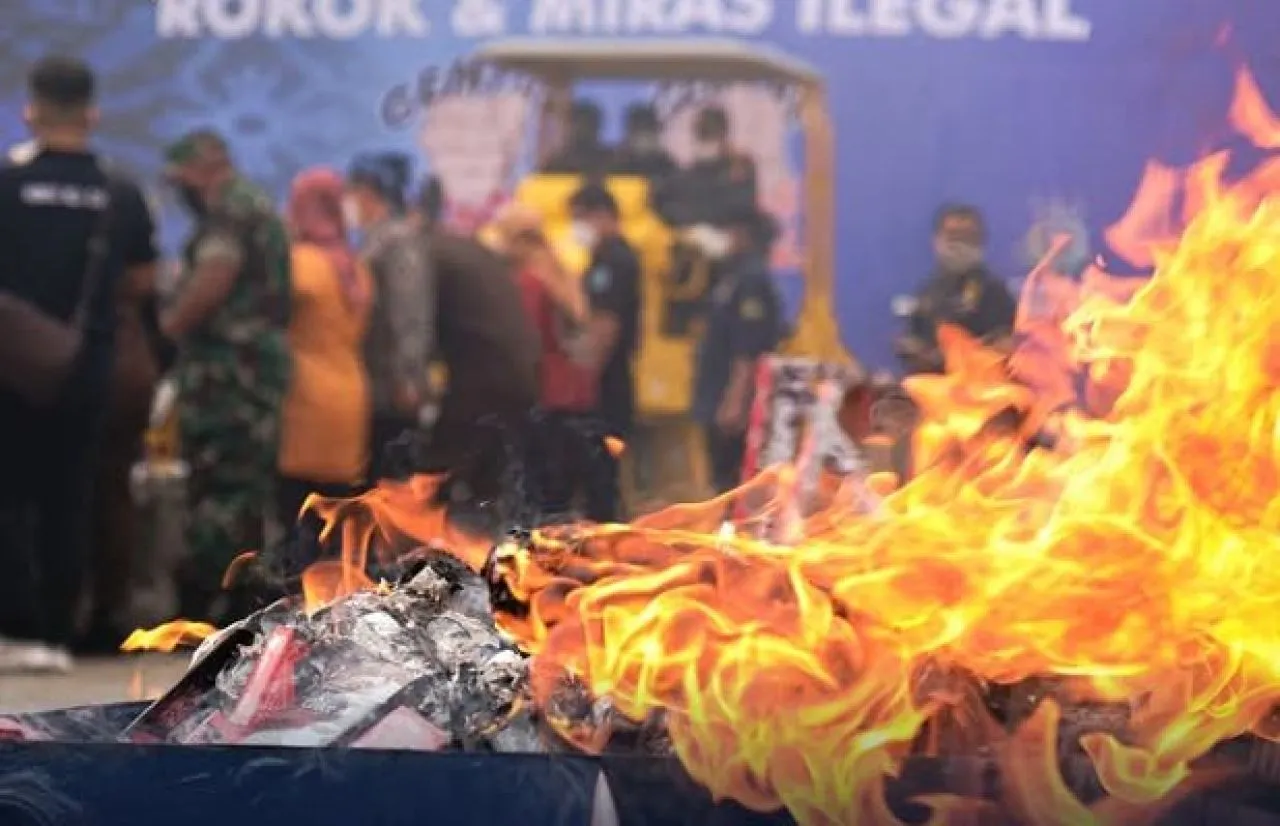 Bea Cukai Sidoarjo Musnahkan 11 Juta Batang Rokok Ilegal
