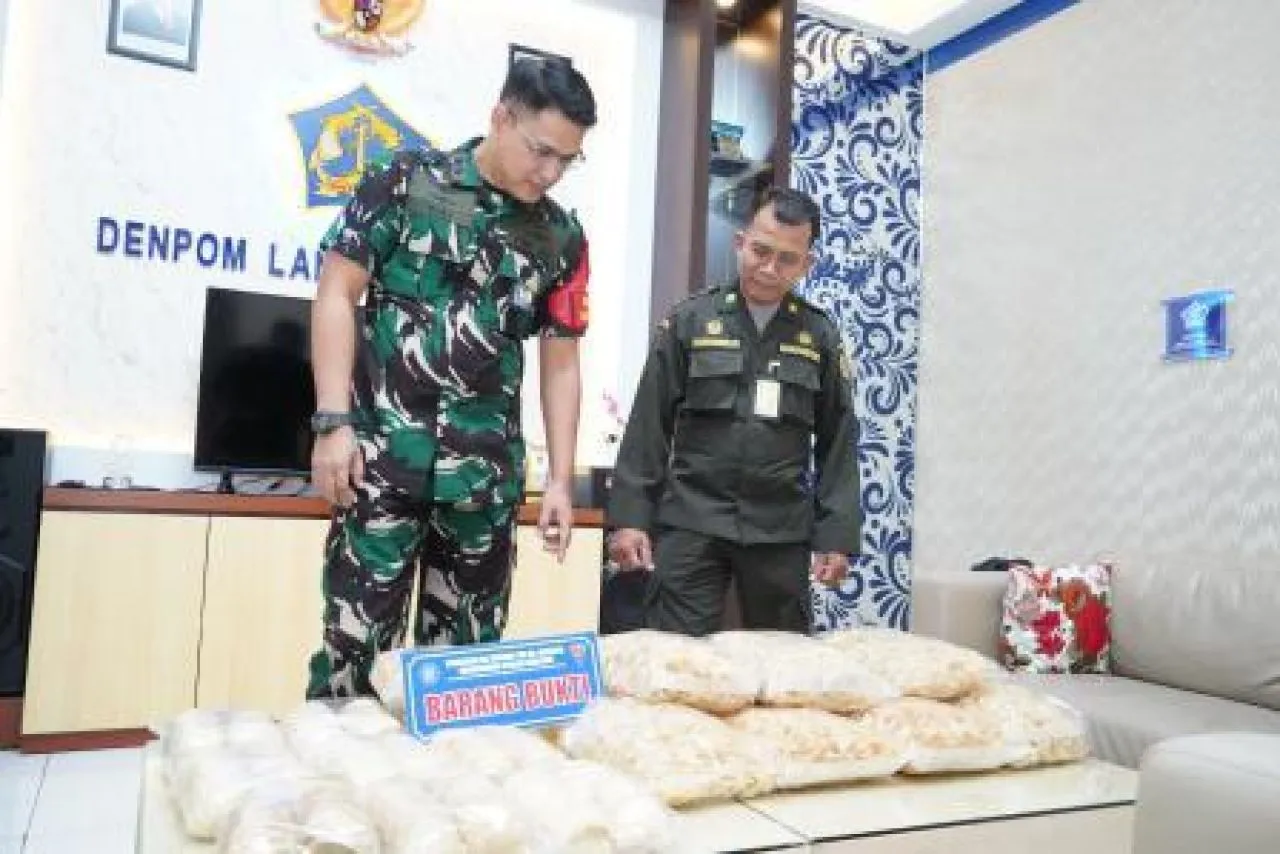 Satgaspam TNI AL Bandara Juanda Gagalkan Pengiriman Ilegal Sarang Burung Walet