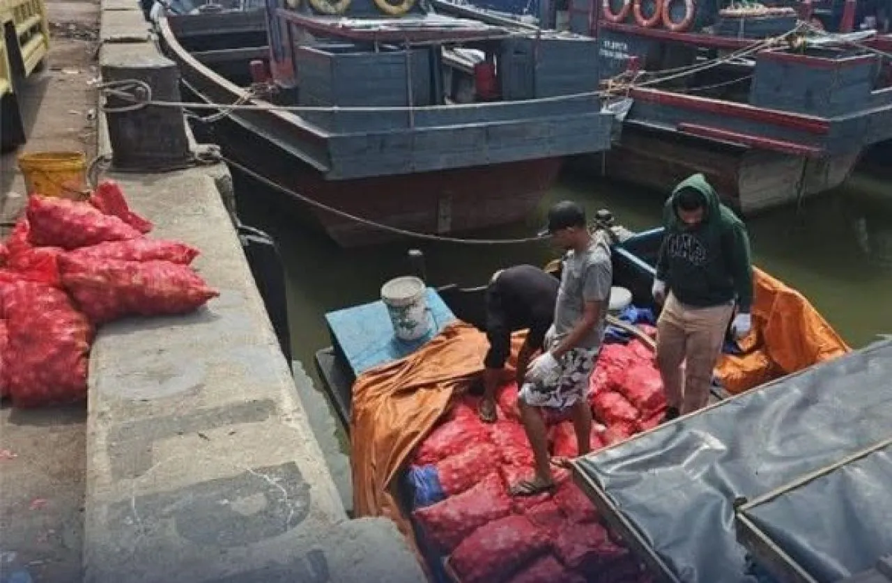 Kapal KM Alfatihah Angkut Bawang Merah Ilegal
