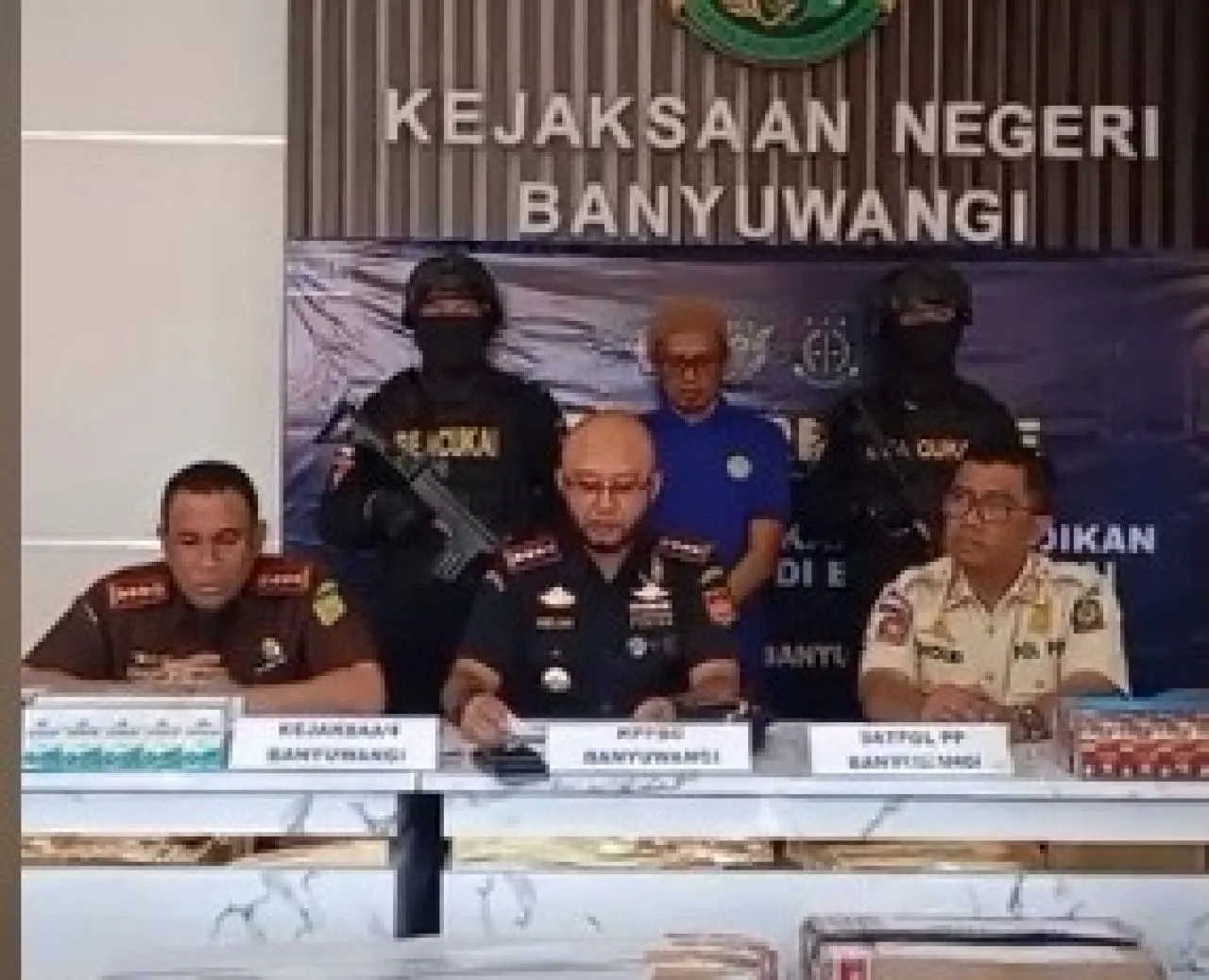 Jual Rokok Ilegal, Pemilik Toko di Desa Kalibaru Wetan Diancam Pidana dan Denda Rp 122 Juta
