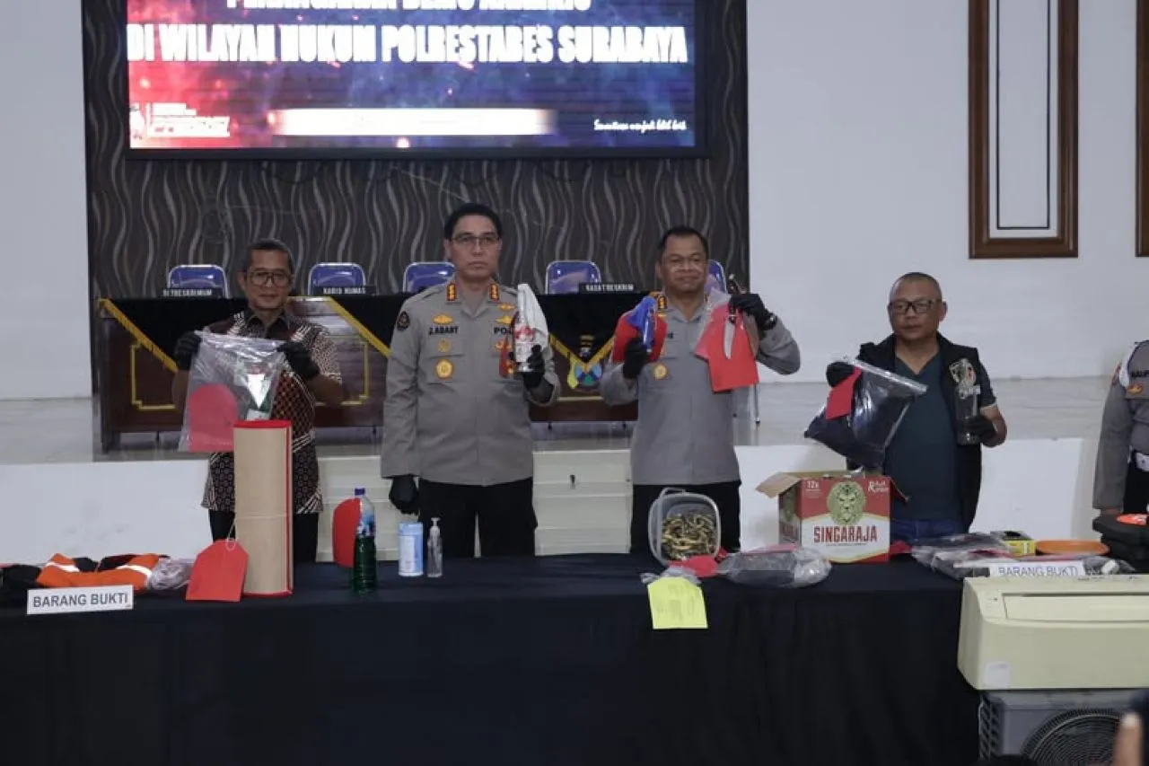 9 Orang Jadi Tersangka Pembakar Gedung Negara Grahadi