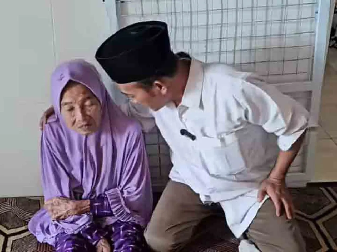 Nenek Nasikah, Dua Putri, dan Tanda Tangan Tanpa Air Mata