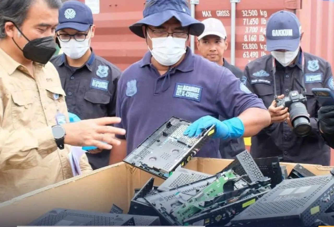 18 Kontainer Diduga Berisi Limbah B3 Masuk Pelabuhan Tanpa Izin