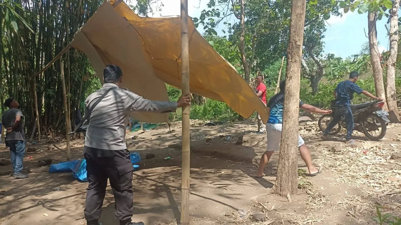 Kapolsek Sumbawa Pimpin Penertiban Sabung Ayam di Desa Pelat