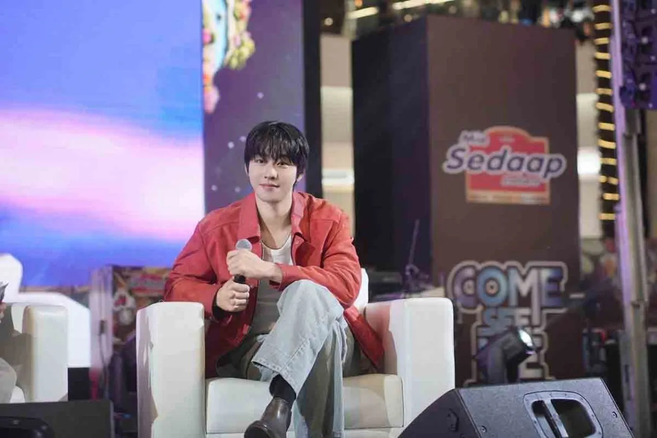 Ahn Hyo Seop Sapa Penggemar di Kota Kasablanka Jakarta