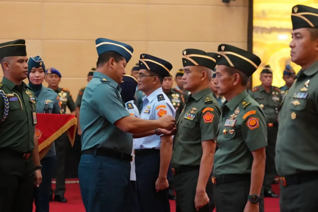 Serah Terima Jabatan Tiga Kabalakpus TNI