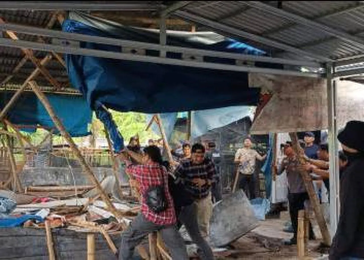 Polres Kampar Bubarkan Sabung Ayam di Desa Kualu