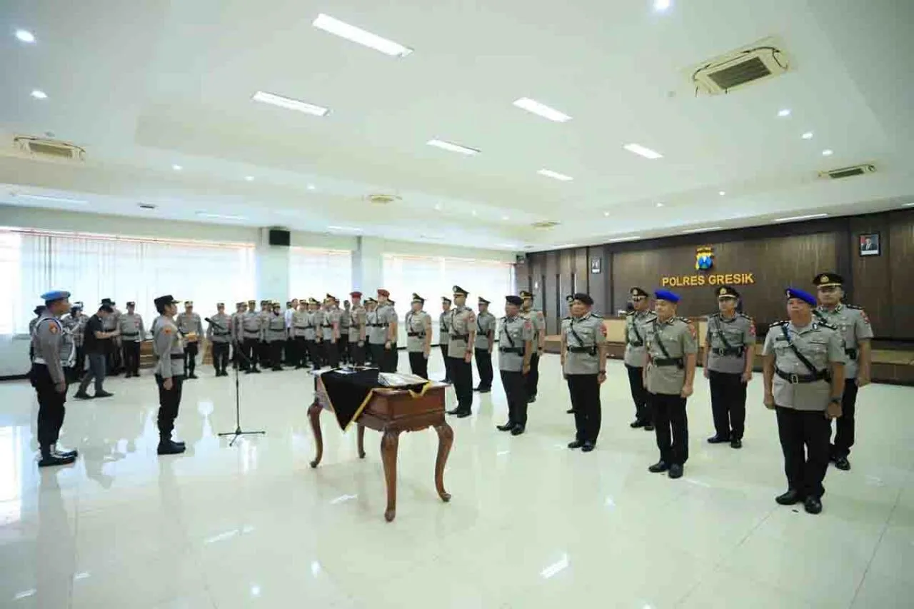 Daftar Kasat dan Kapolsek yang Sertijab di Polres Gresik
