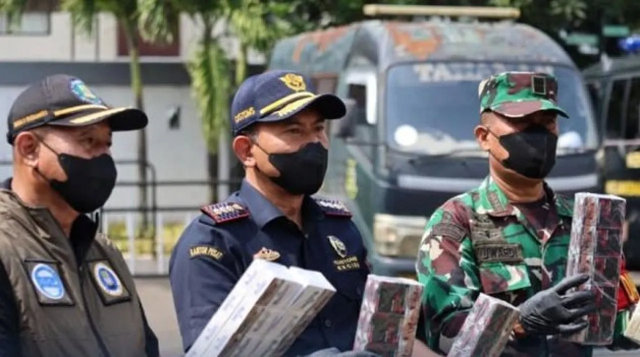 Jutaan Batang Rokok Ilegal Dimusnahkan di Bekasi