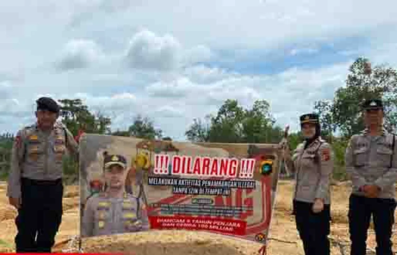 Pantai Tembelok Dipasangi Spanduk Larangan Tambang Ilegal