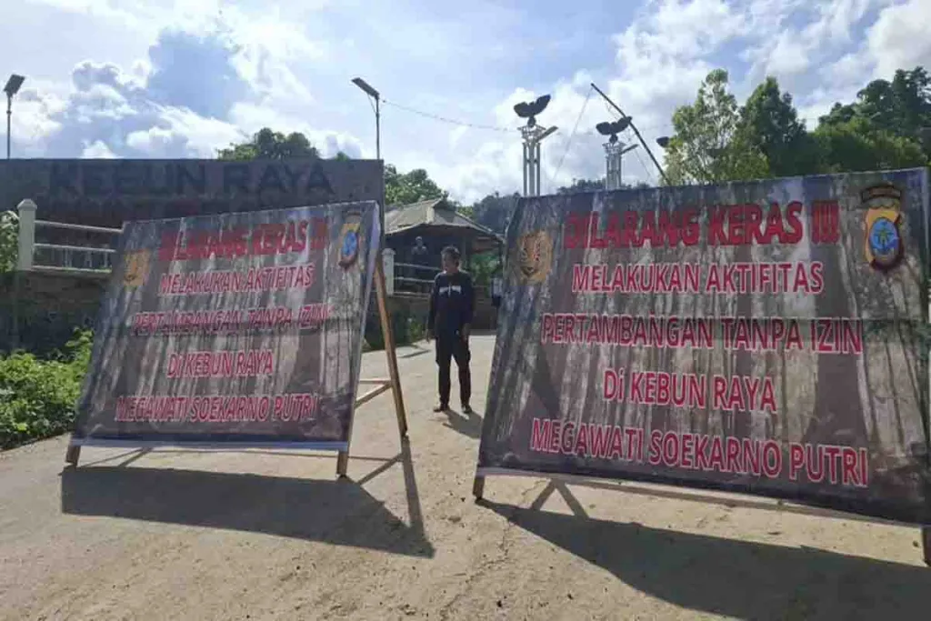 Baliho Himbauan dan Larangan Pertambangan Ilegal di Ratatotok