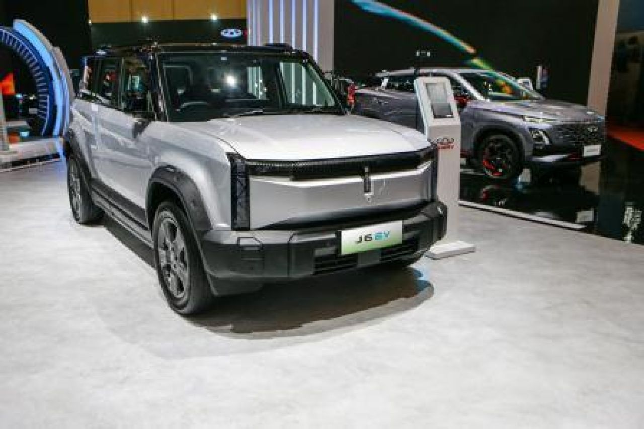 Chery J6