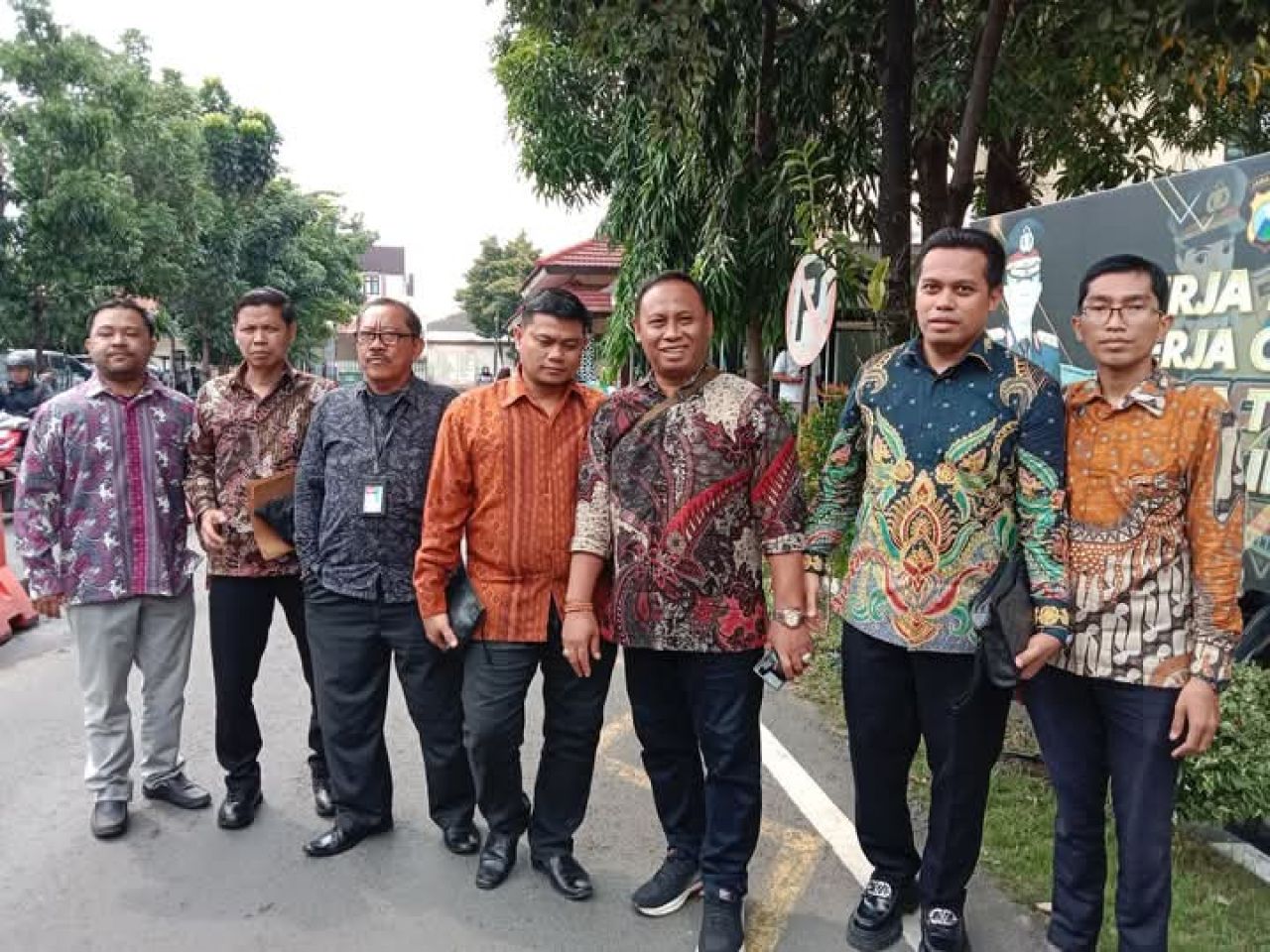 Camat Asemrowo didampingi Kuasa Hukumnya