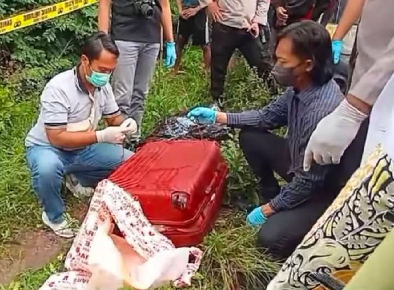 Penemuan mayat di dalam koper