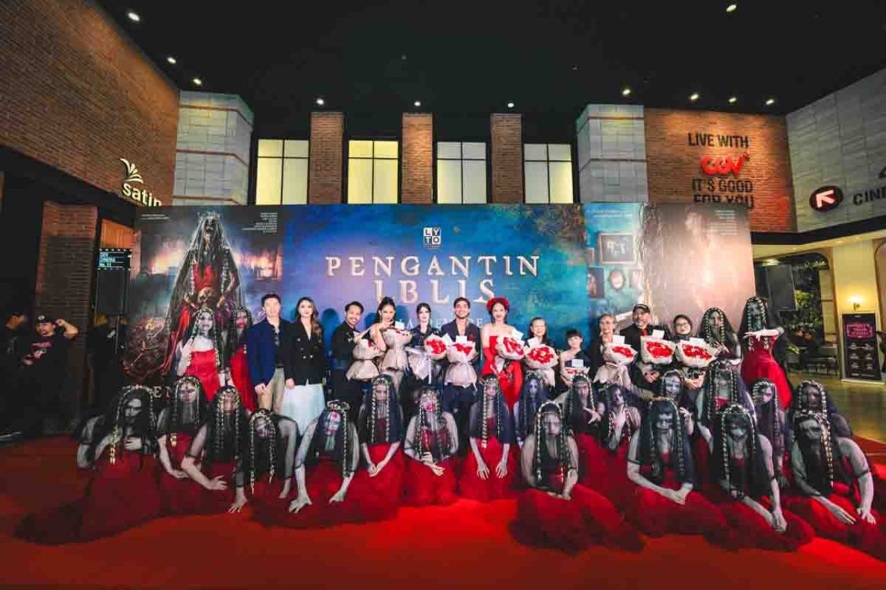 Menonton Film Pengantin Iblis