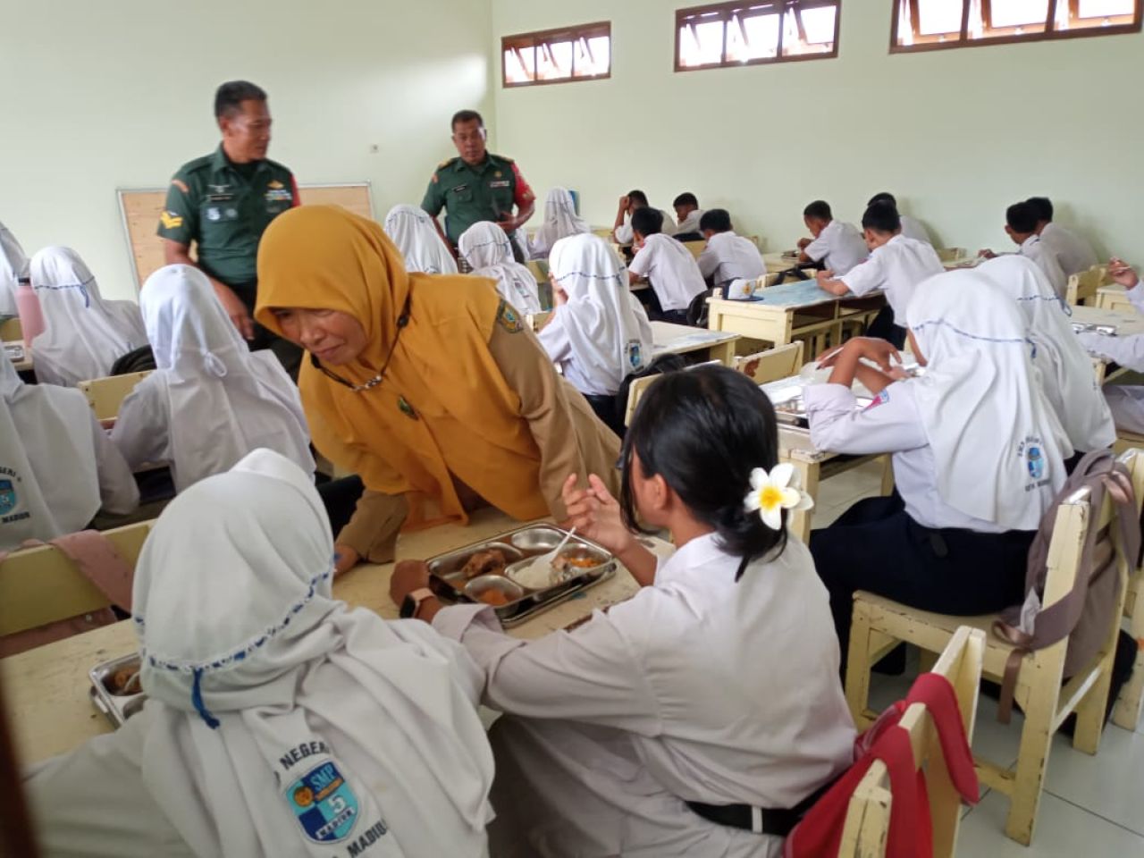 Program Makan Siang Bergizi di SMPN 5 Kota Madiun