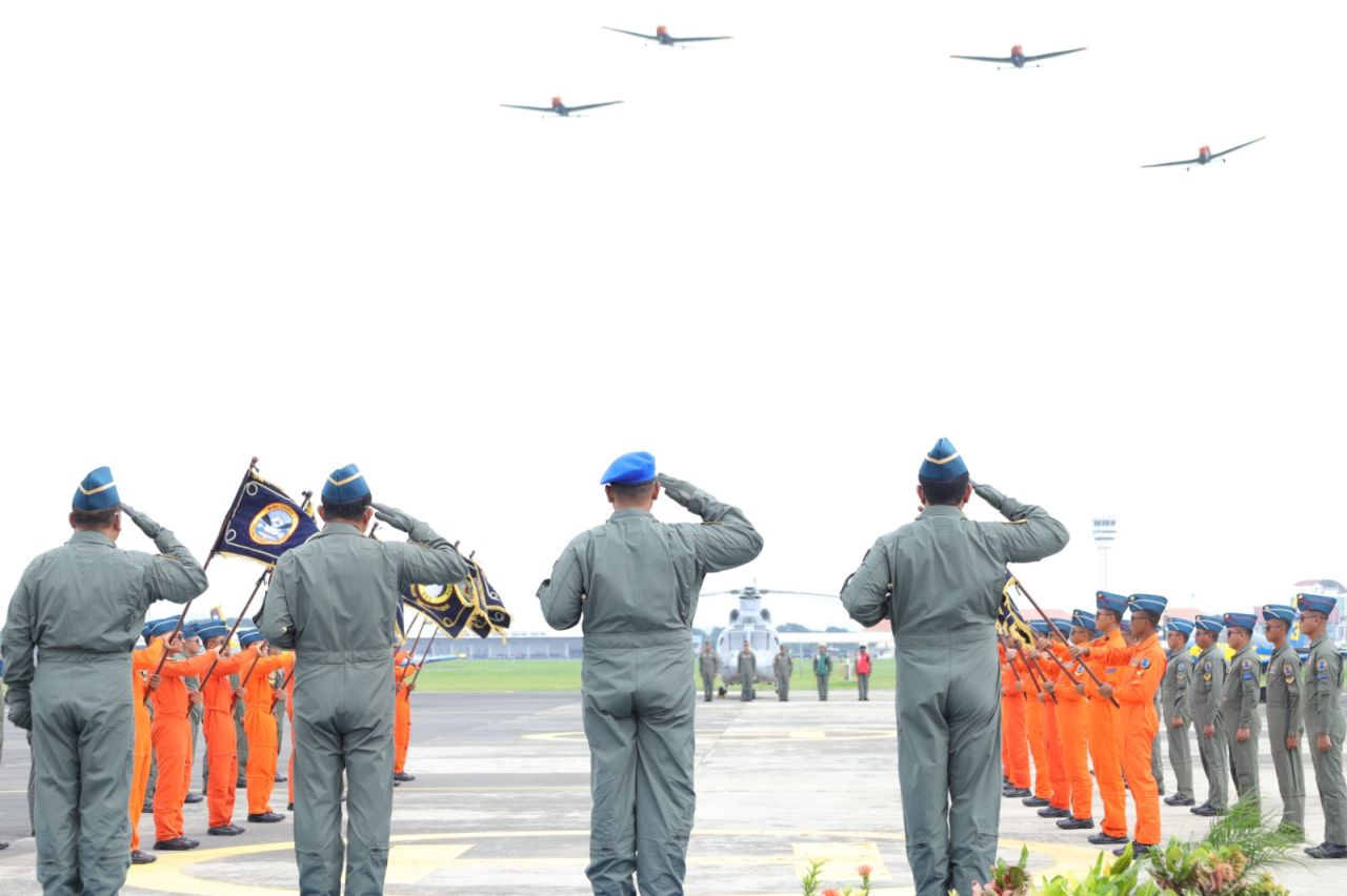 Penyematan Brevet Kehormatan Penerbangan TNl Angkatan Laut