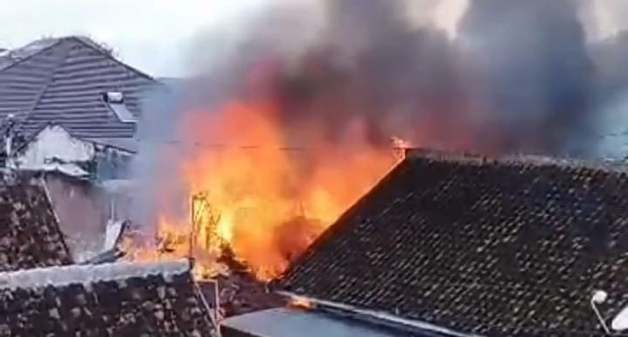 Kebakaran rumah di dekat RSUD dr. Soedono