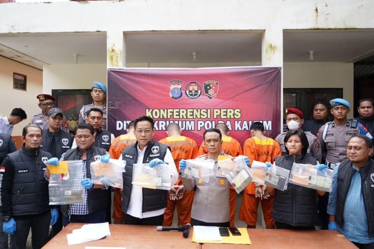 Konferensi pers pengungkapan kasus pencurian dengan pemberatan