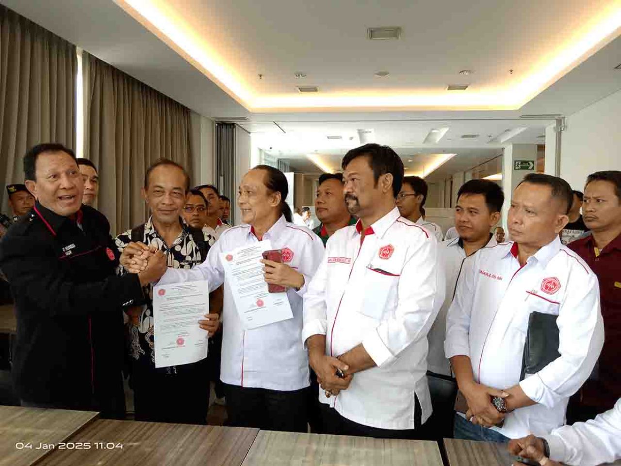 Perwakilan pengurus BPW PERADIN Jatim usai mediasi dengan DPW PERADIN Jatim di Hotel Amaris