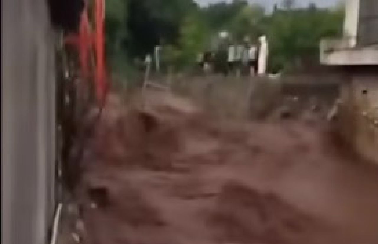 Banjir bandang di Kabupaten Tuban