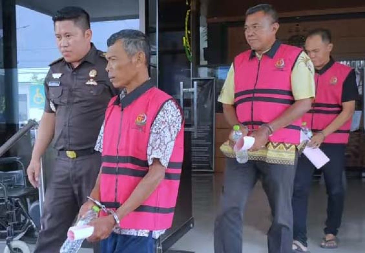 Para tersangka penyimpangan dana hibah Pemprov Jawa Timur