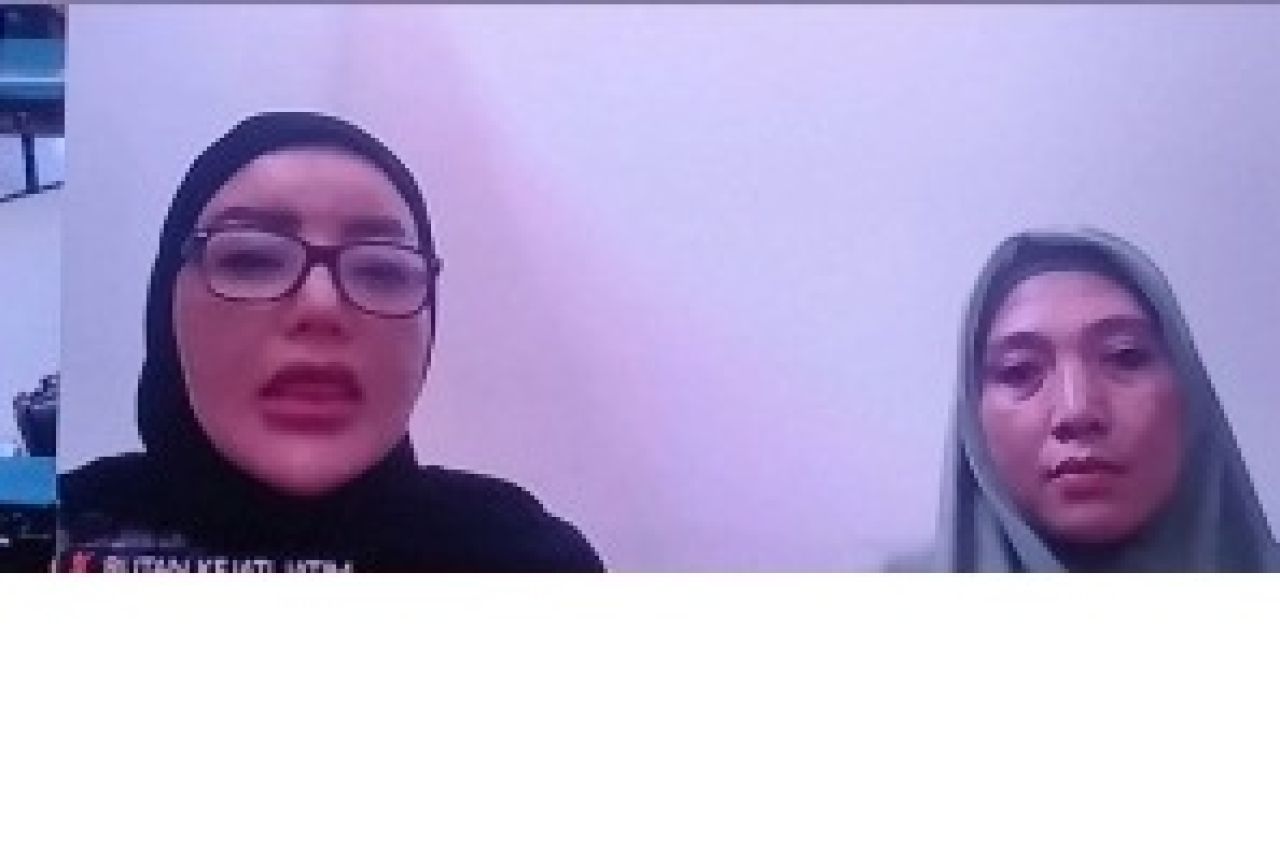 Hj. Rina Utari dan Yulya Candra Kartika Sari