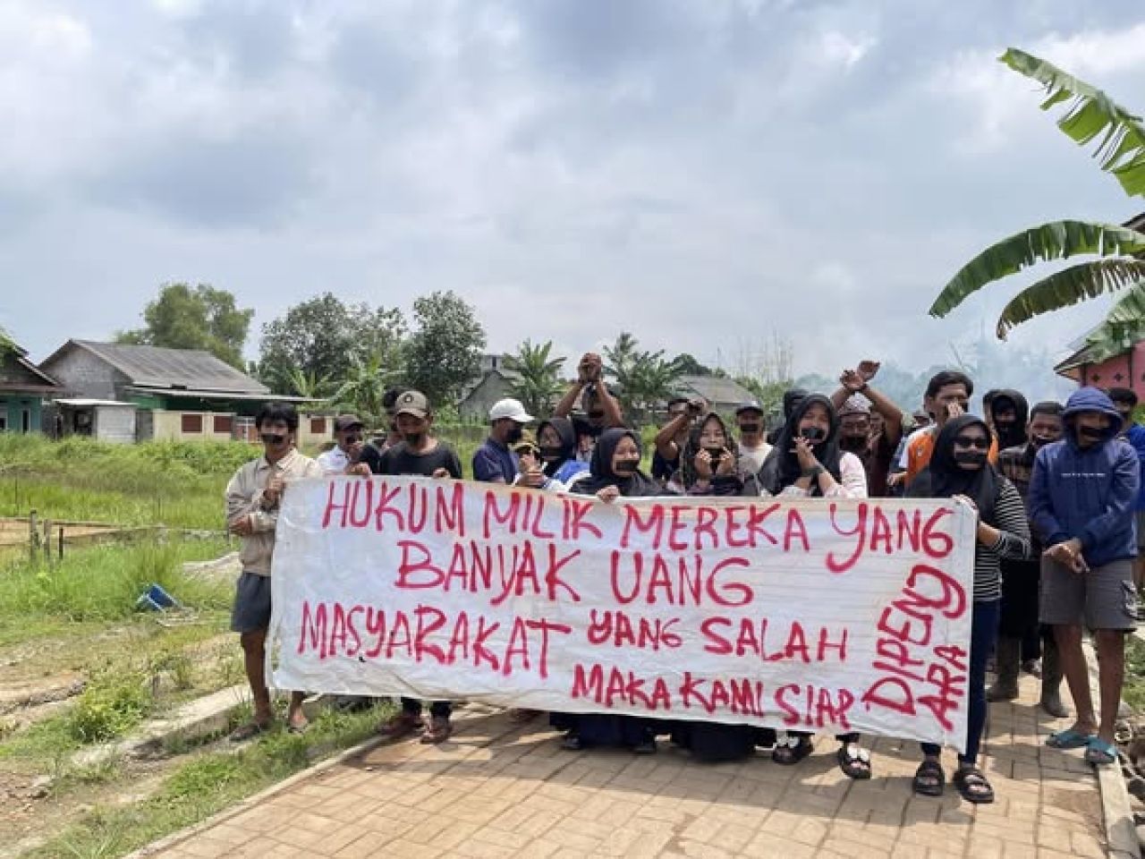 Aksi warga Desa Mekarsari