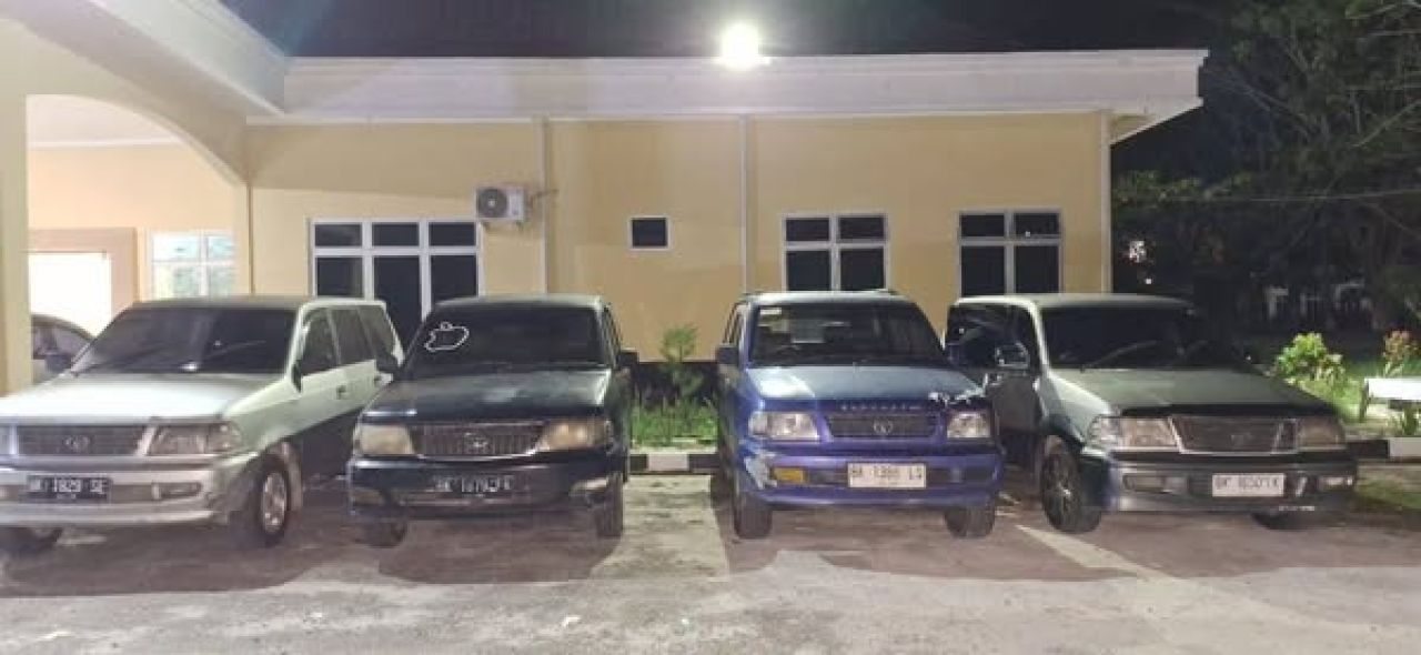 4 unit mobil yang diamankan Polres Simalungun