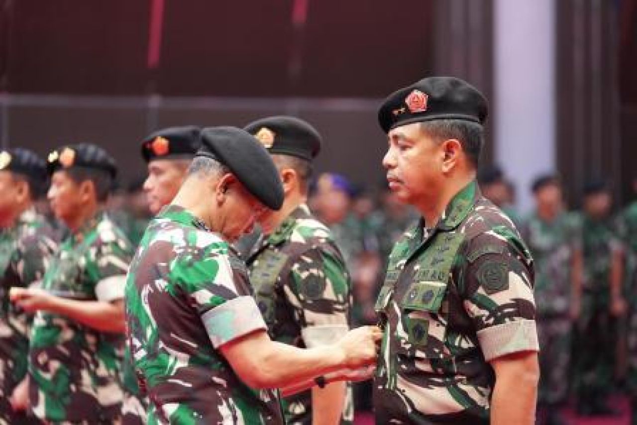 Letjen TNI Richard Tampubolon mewakili Panglima TNI Jenderal TNI Agus Subiyanto memimpin acara Serah Terima Jabatan