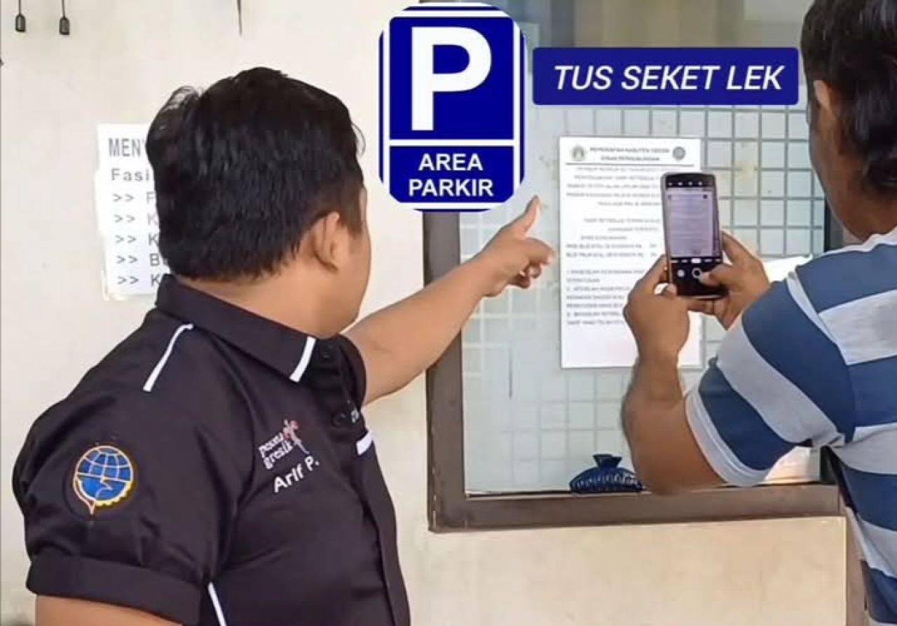 Loket parkir di area wisata Sunan Giri