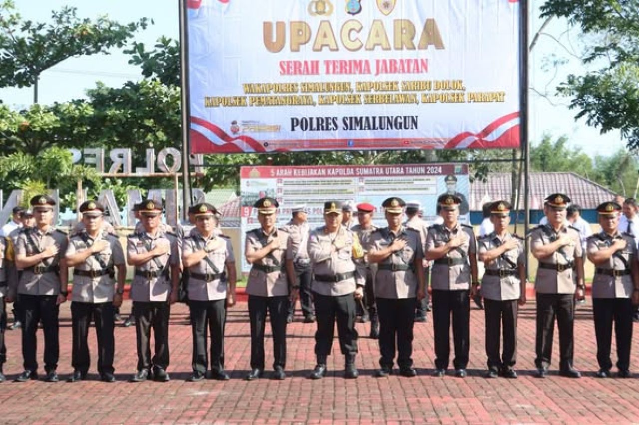 Polres Simalungun menggelar upacara serah terima jabatan