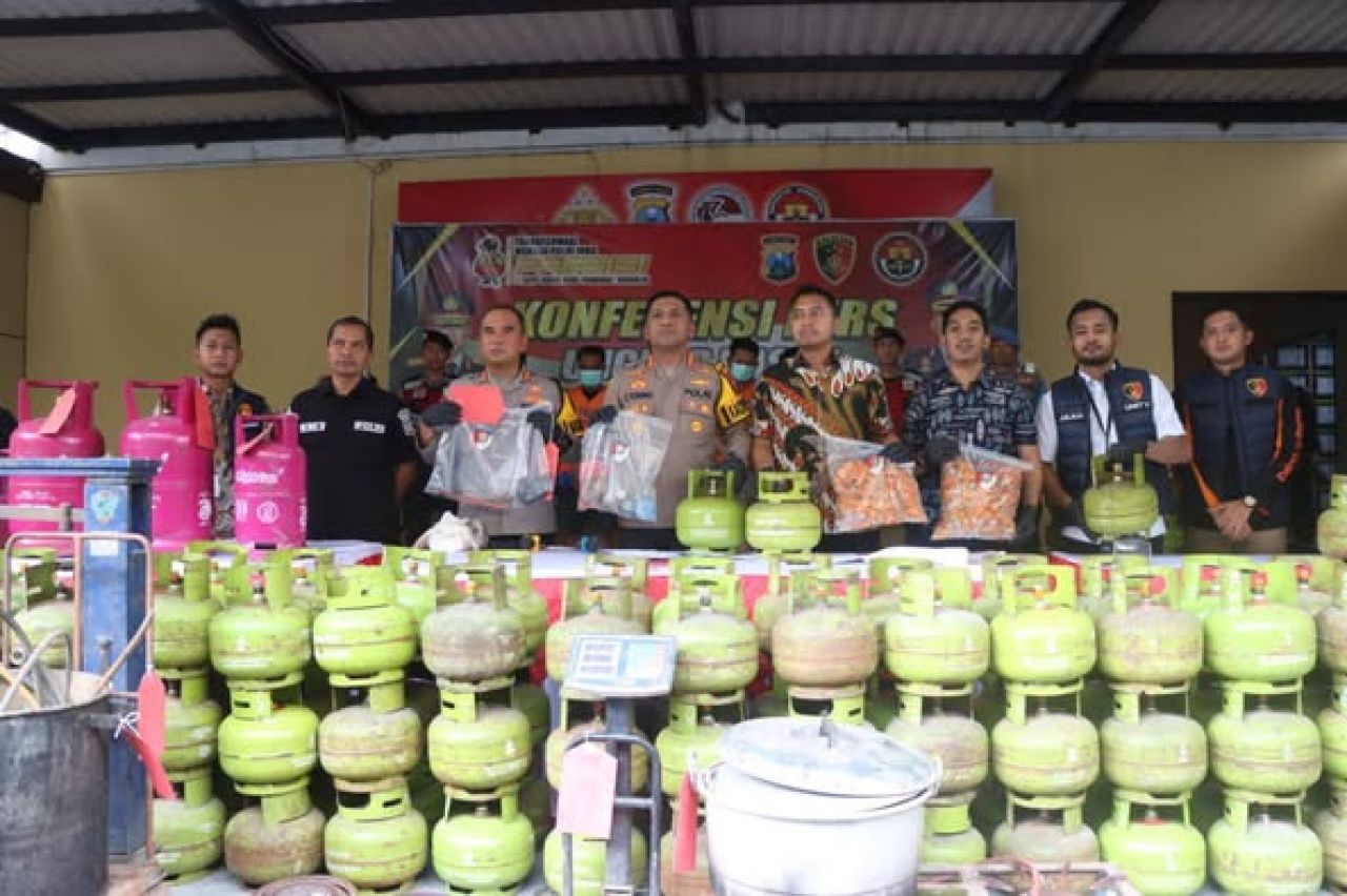 Konferensi pers kasus oplos LPG subsidi ke non subsidi