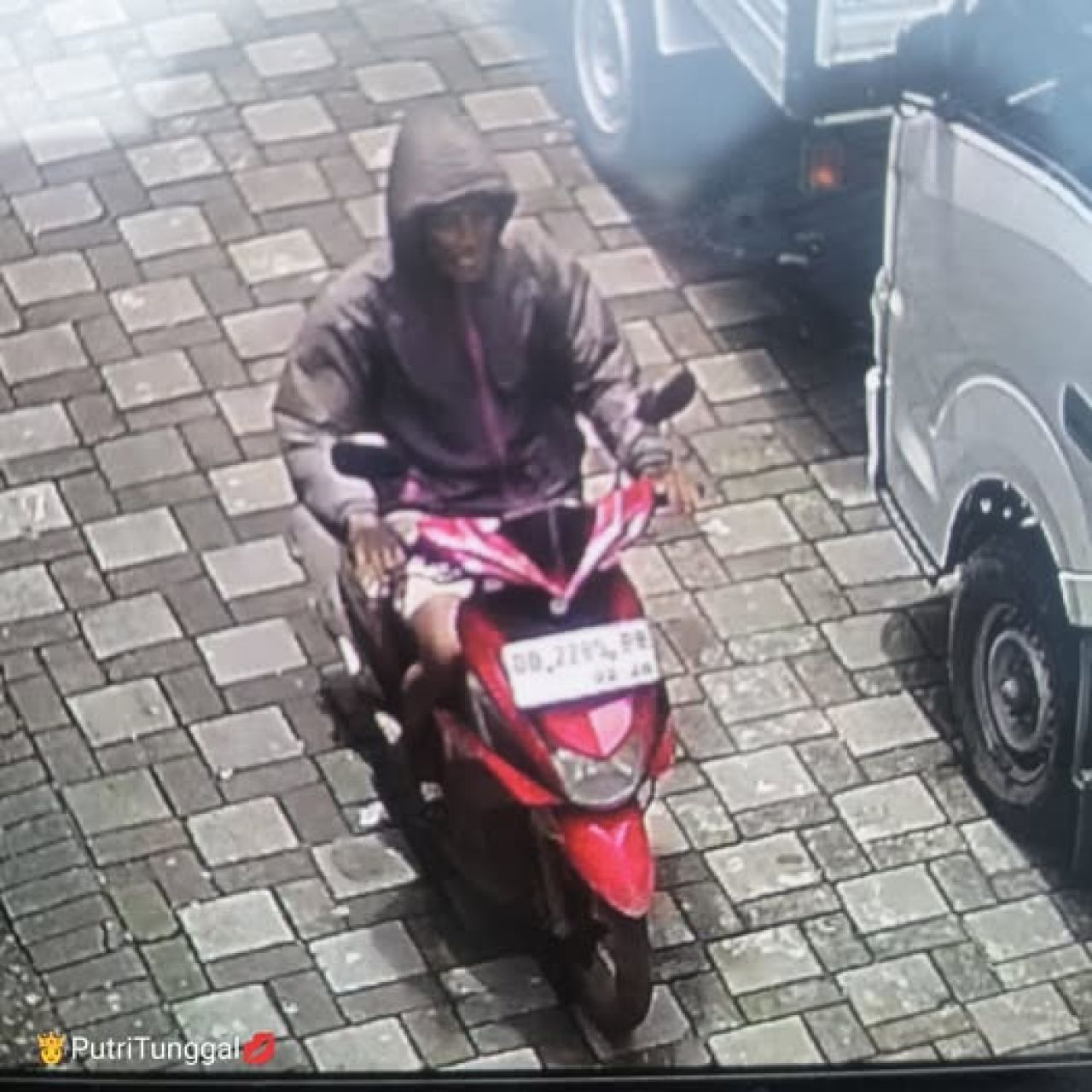 Pelaku penipuan tertangkap kamera CCTV