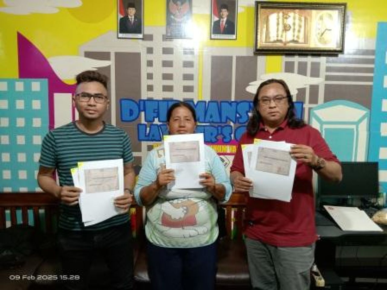 Nur Asia (tengah) bersama Dodik Firmansyah (kanan) dan adik Nur Asia