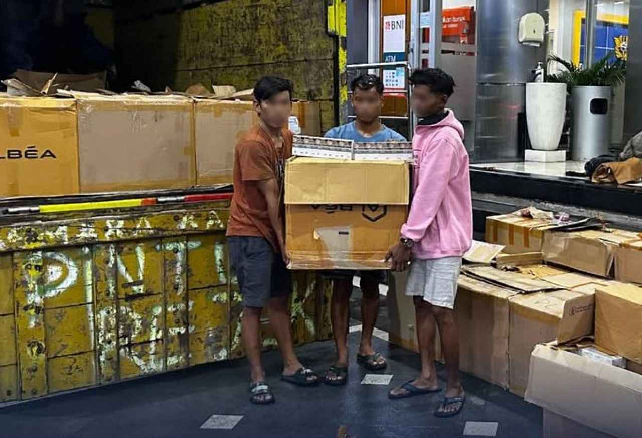 Penangkapan rokok tanpa cukai oleh Bea Cukai Semarang
