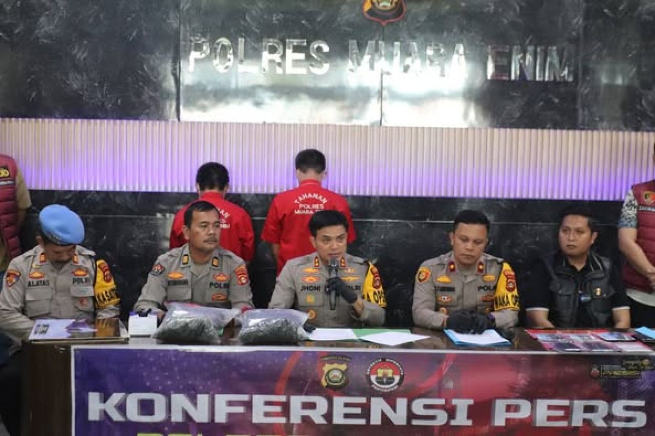 Kapolres Muara Enim, AKBP Jhoni Eka Putra dalam konferensi pers
