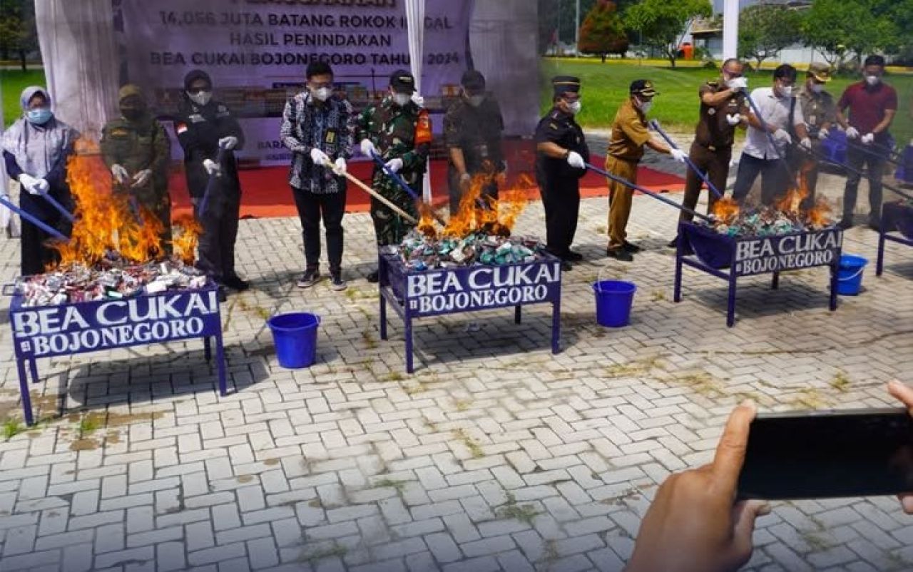 Pemusnahan 14.056.280 batang rokok ilegal