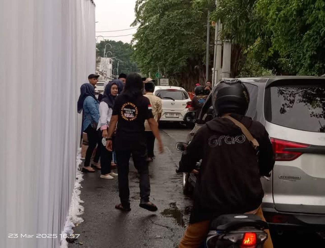 Kantor Hukum D.Firmansyah, SH & Partner berbagi takjil