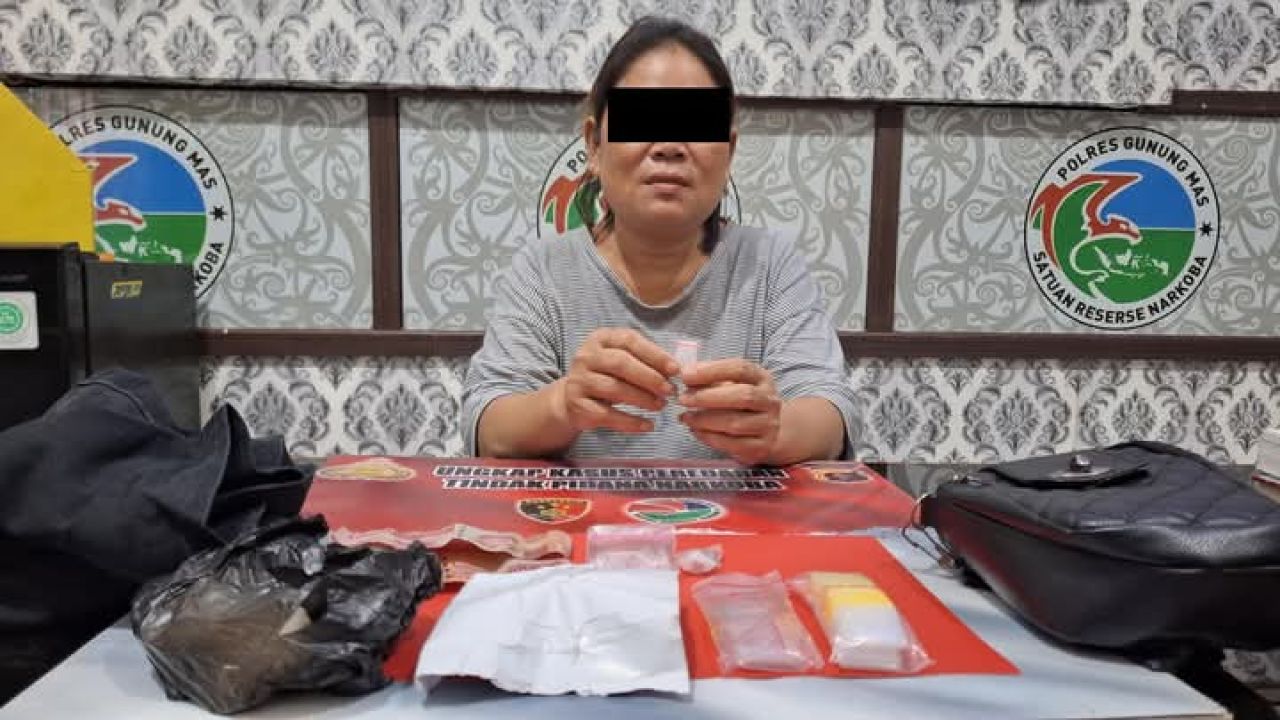 Seorang ibu rumah tangga (IRT) berinisial RUS