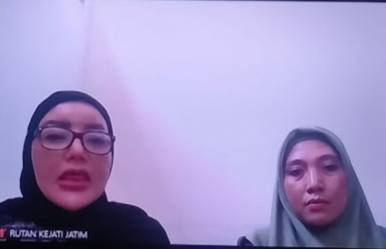 Rina Utari dan Yulya Candra Kartika Sari