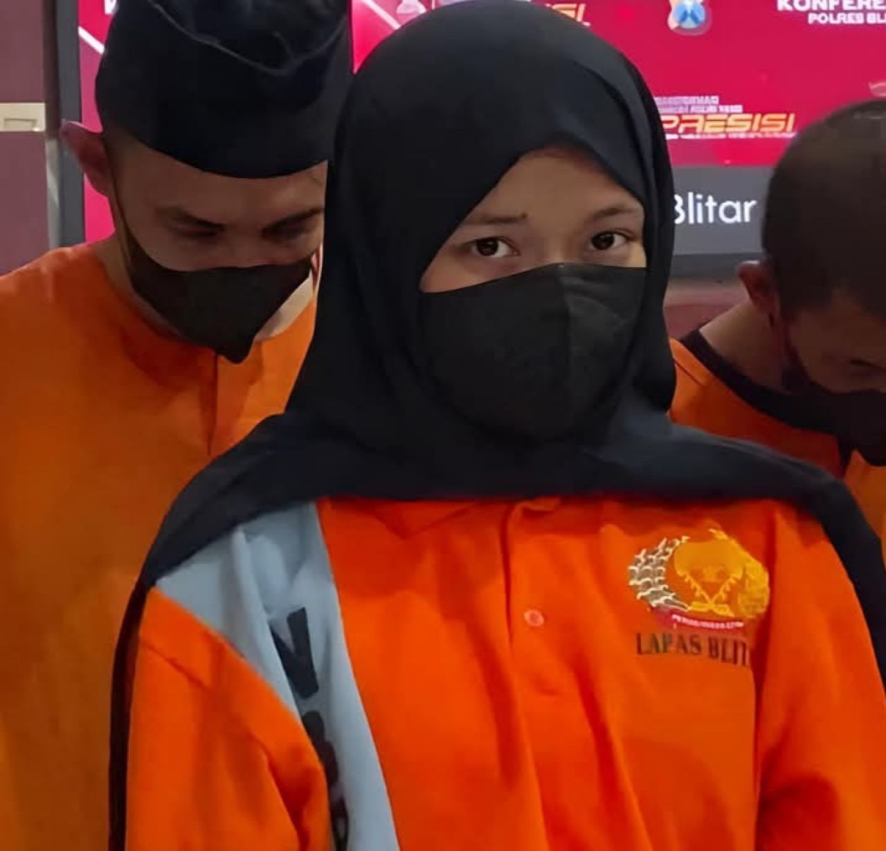 Wanita berinisial DER